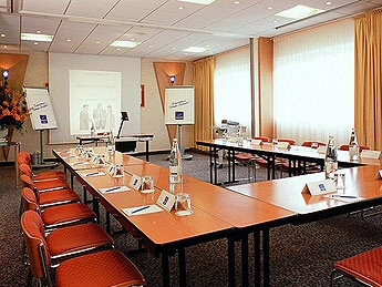 Une salle de s�minaire de l'h�tel Novotel ***