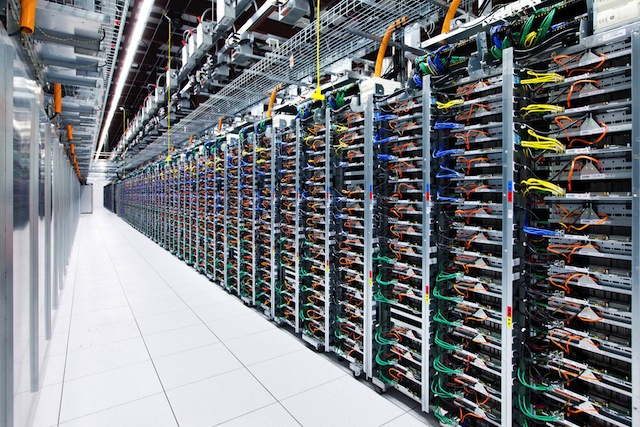 Google data center : racks de serveurs