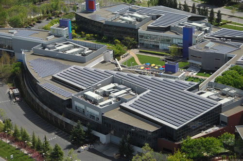 Les panneaux solaires installés sur le toit du Googleplex